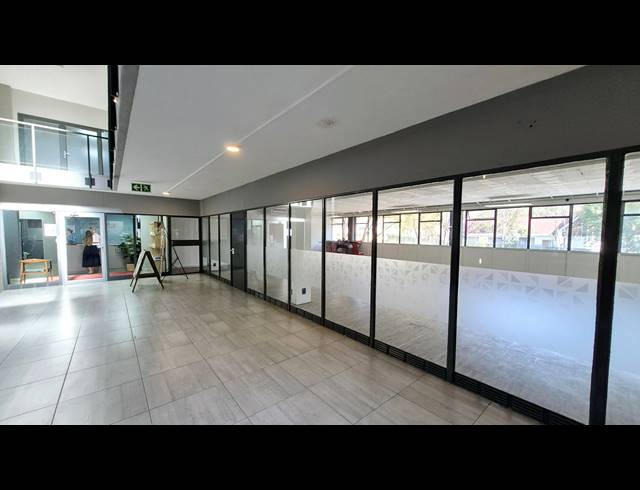 161M² OFFICE TO LET IN LYNNWOOD GLEN